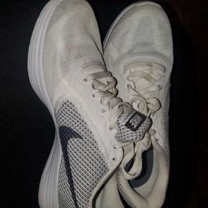 Nike shoes 7.5